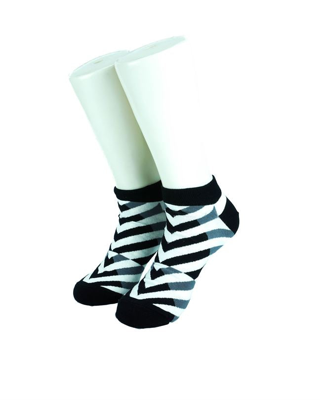 Black and White Diagonal