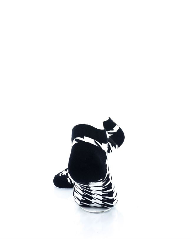 cooldesocks black and white houndstooth ankle socks rear view image