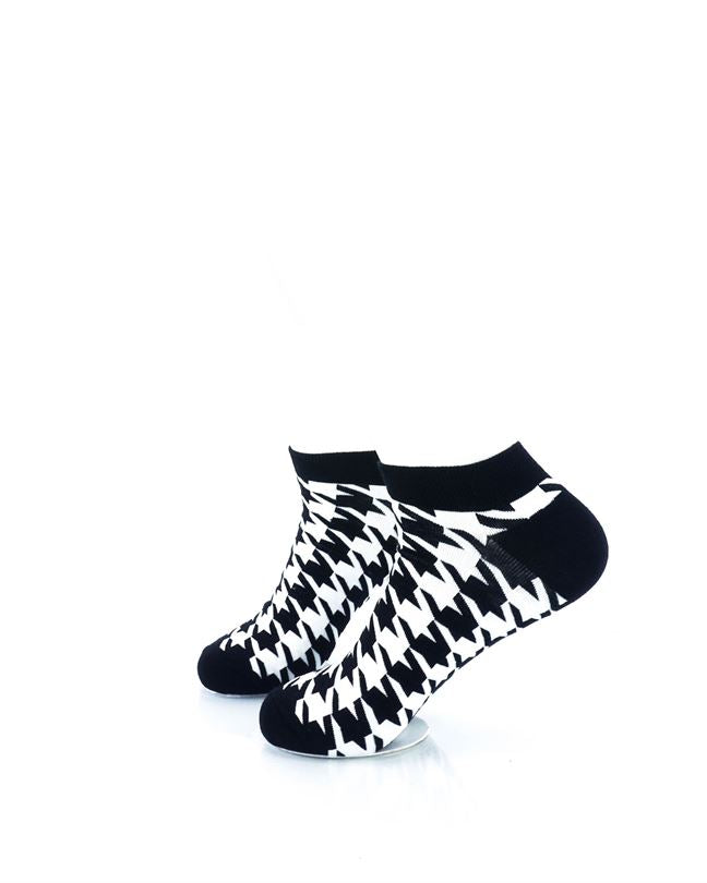 cooldesocks black and white houndstooth ankle socks left view image
