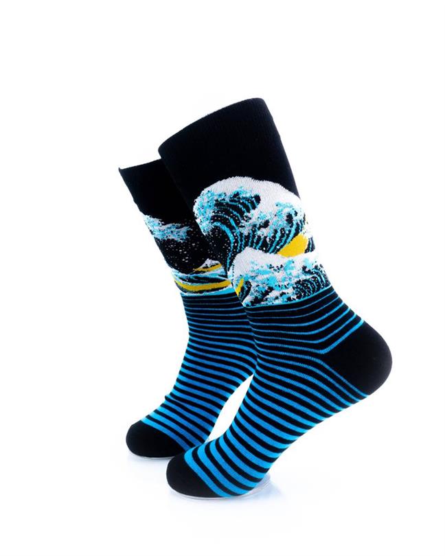 cooldesocks hokusai great waves_c_ crew socks left view image