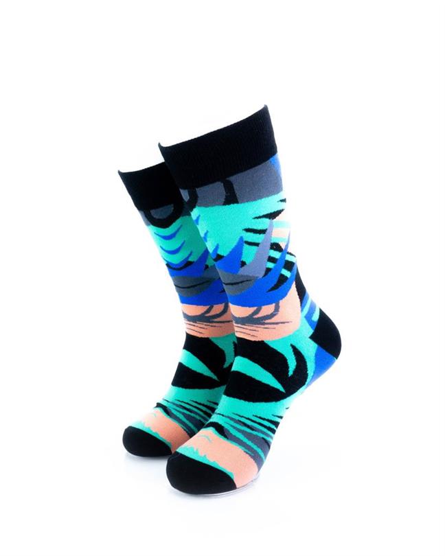 cooldesocks tropical leaves crew socks front view image